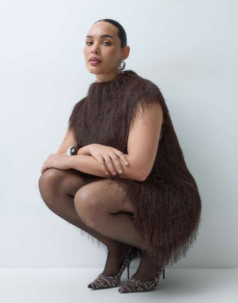 ASOS DESIGN Curve mini-robe sans manches à col cheminée duveteuse en chocolat - view 1