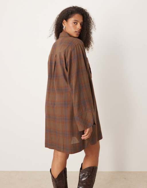 ASOS DESIGN Curve mini shirt dress with wide cuffs and oversized pockets in brown plaid, 2 of 4
