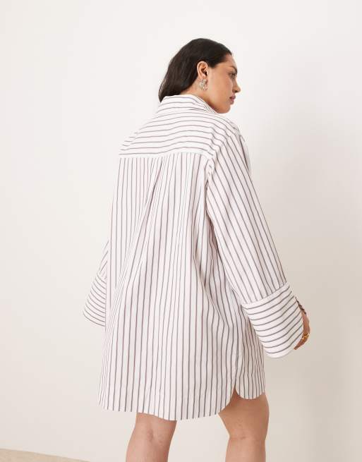 ASOS DESIGN Curve - Mini-skjortekjole med bordeauxrøde striber og vide ærmekanter samt oversized lommer, 2 af 4