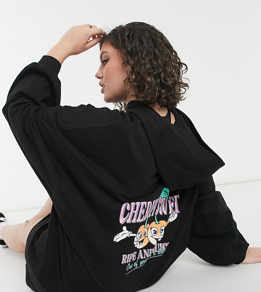 ASOS DESIGN Curve - Mini sweatshirtjurk met capuchon in zwart met cherry sweet-logo
