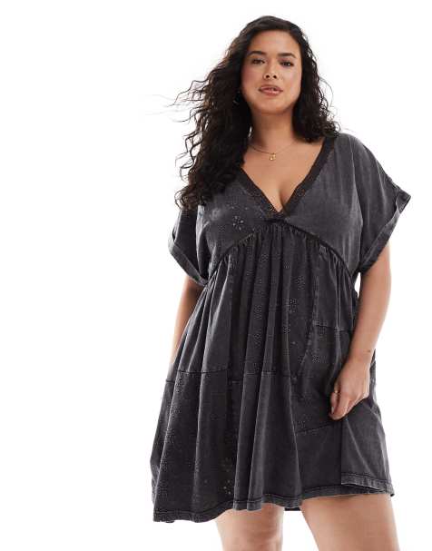 ASOS DESIGN Curve - Minikjole i grå syrevask med v-hals, broderinger og korte oprullede ærmer - view 1