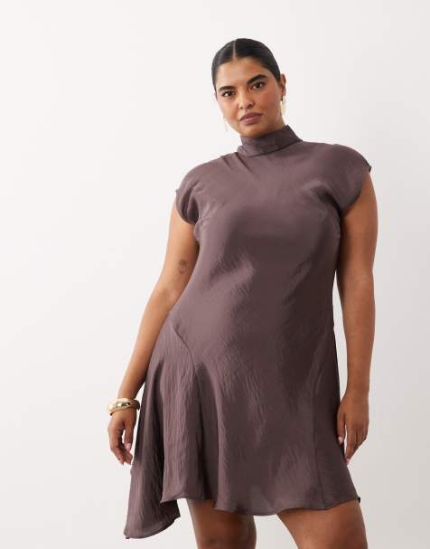 ASOS DESIGN Curve minikjole med høj hals og hanky-kant i chokoladebrun - view 1