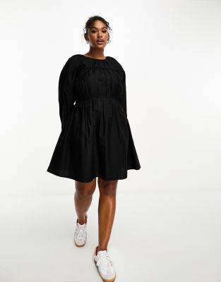 ASOS DESIGN Curve - Minikleid aus Baumwoll-Popeline in Schwarz mit gerafftem Dekolleté