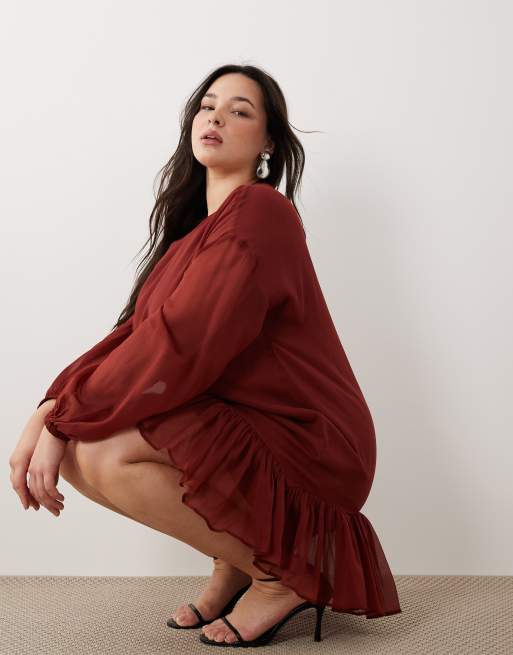 ASOS DESIGN Curve – Minikleid aus Chiffon in Burgunderrot mit U-Boot-Ausschnitt und Godet-Details, 4 von 4
