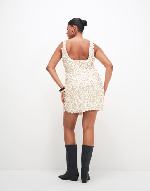 ASOS DESIGN Curve – Minikleid in Austerweiß mit eckigem Ausschnitt und hochwertiger Glasmuschelverzierung, 4 von 8