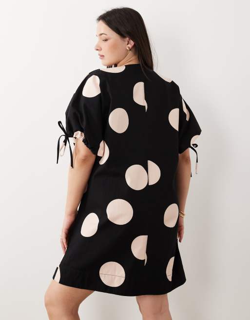 ASOS DESIGN Curve – Minikleid mit Polka Dots, Rundhalsausschnitt und Bindedetail an den Ärmeln, 3 von 4
