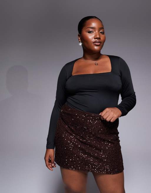 ASOS DESIGN Curve – Minirock in Schokobraun mit durchgehendem Paillettenbesatz, 2 von 5