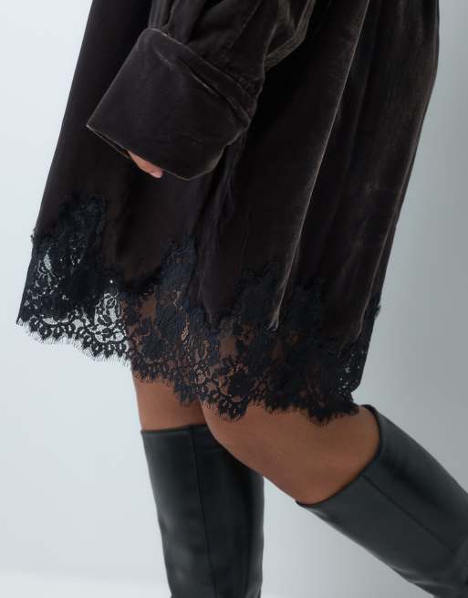 ASOS DESIGN Curve minivestito-camicia oversize in velluto con orlo in pizzo nero, 3 di 5