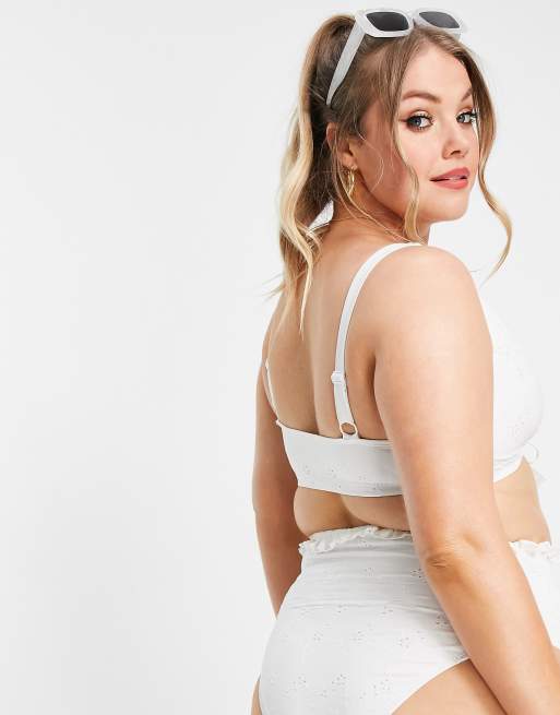 ASOS DESIGN Curve - mix and match broderet crop bikinitop med flæser og bindebånd på front i hvid, 2 af 4