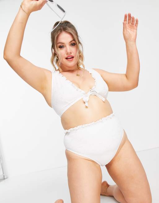 ASOS DESIGN Curve - Mix and Match - Haut de bikini court brodé et volanté avec liens sur le devant - Blanc, 4 de 4