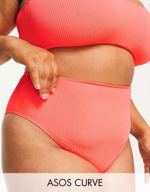ASOS DESIGN Curve - Mix and Match - Slip bikini sgambato a vita alta in tessuto stropicciato color corallo