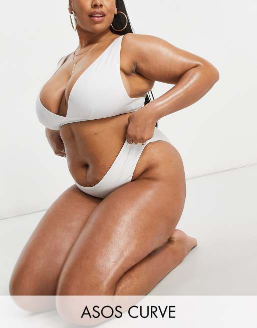 ASOS DESIGN Curve – Mix and Match – Tief ausgeschnittenes Bikinioberteil in Weiß mit breitem Unterbrustband 