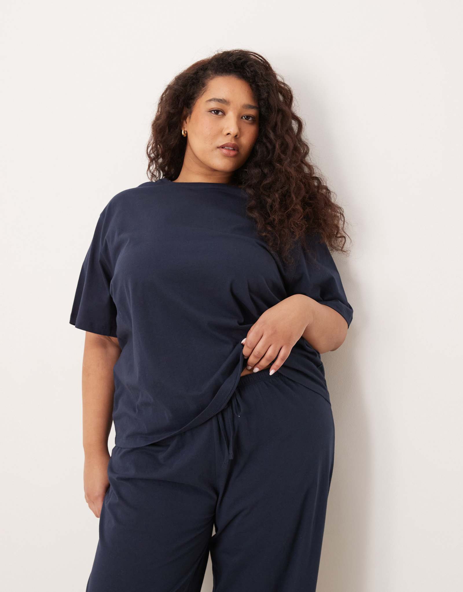 Пижамная футболка ASOS DESIGN Curve из хлопка оверсайз темно-синего цвета в сочетании с другими моделями