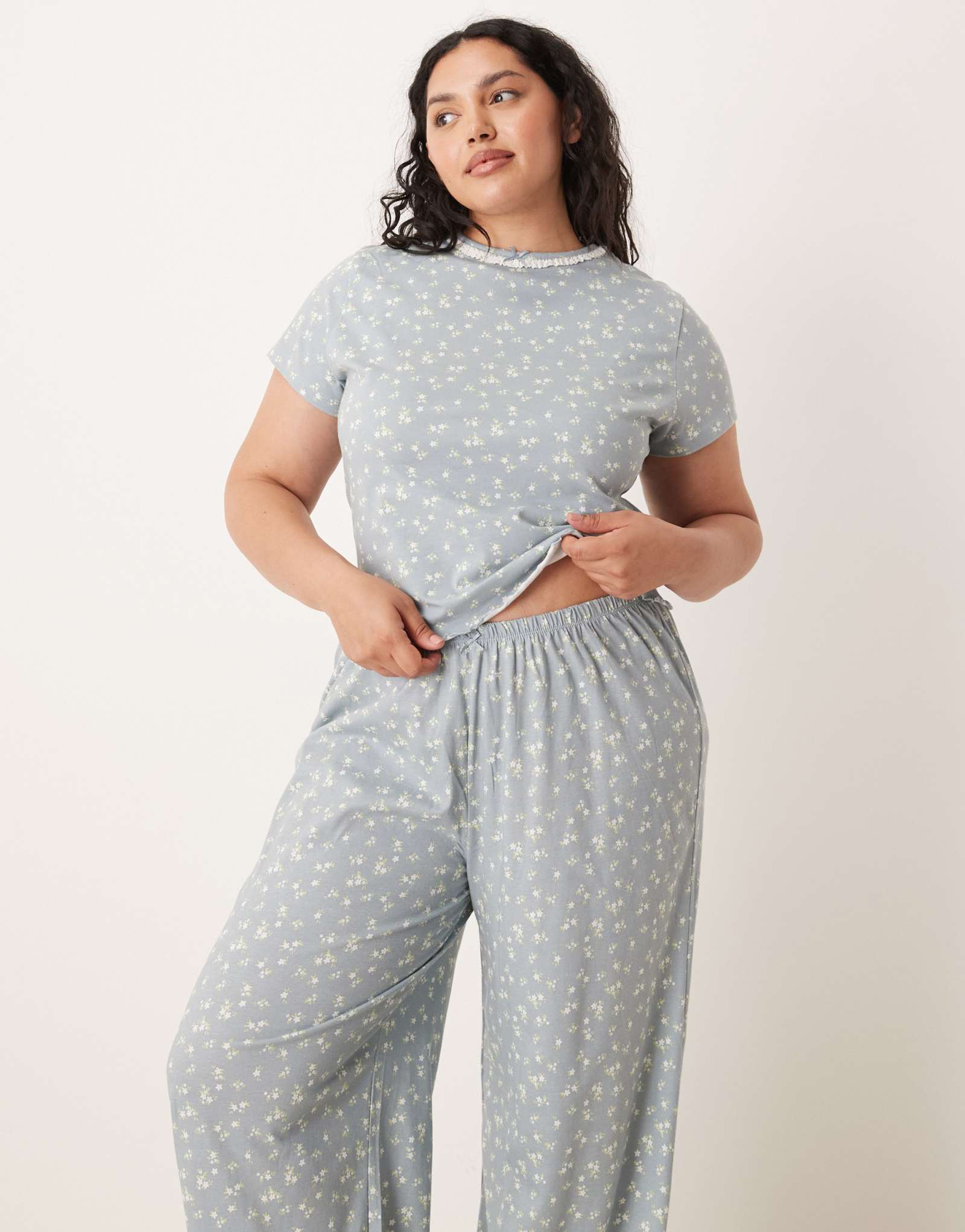 Детская футболка-пижама ASOS DESIGN Curve с голубым цветочным принтом