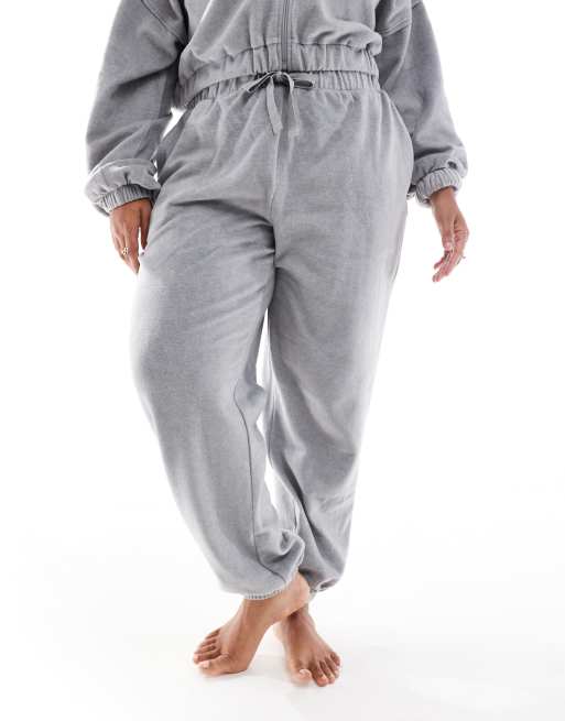 ASOS DESIGN Curve – Mixa & matcha – Ljusgrå, mysiga mjukisbyxor i fleece, 2 av 5