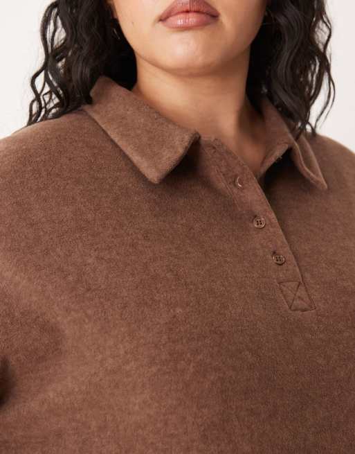 ASOS DESIGN Curve – Mixa och matcha – Brun, tunn tröja i fleece med krage, 3 av 4