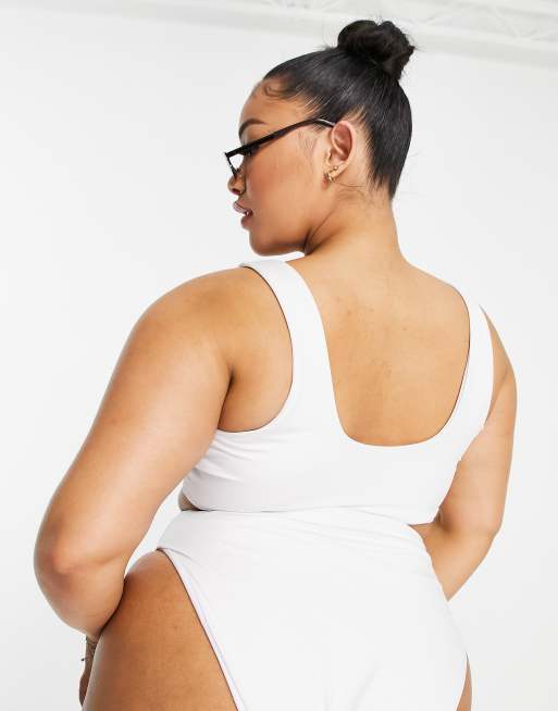 ASOS DESIGN Curve – Mixa och matcha – Vit bikiniöverdel i slät croppad modell, 2 av 4