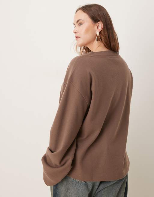 ASOS DESIGN Curve - Mokkabrun og superblød trøje med V-hals og rynkede ærmer, 4 af 4