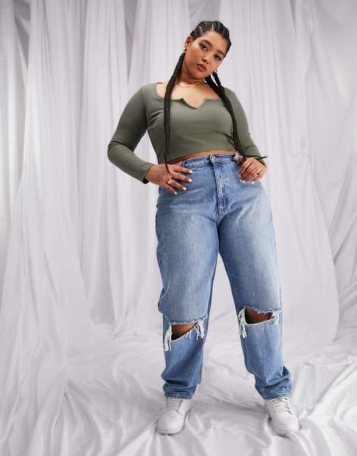 ASOS DESIGN Curve - Mom jeans extra larghi a vita alta lavaggio stone wash con strappi