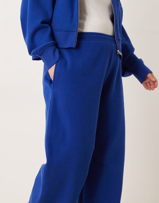 ASOS DESIGN Curve – Mörkblå mjukisbyxor med barrelben och borstad insida, 3 av 5