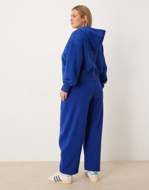 ASOS DESIGN Curve – Mörkblå mjukisbyxor med barrelben och borstad insida, 4 av 5