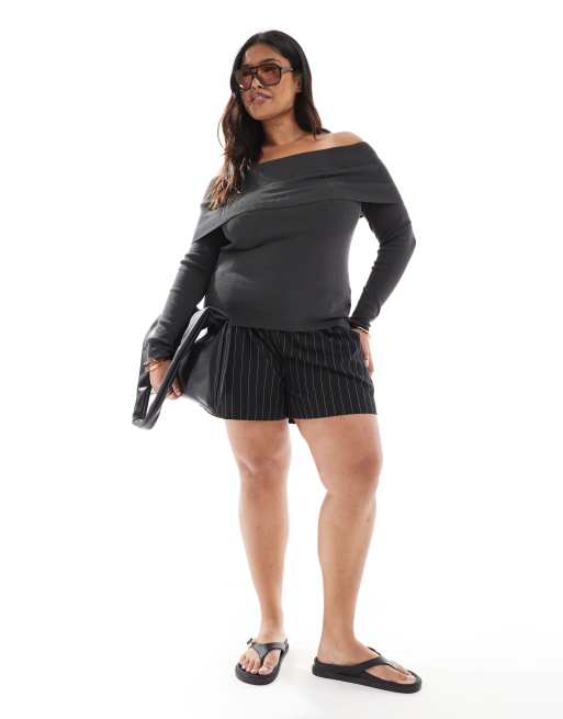 ASOS DESIGN Curve – Mörkgrå, strukturerad bardot-topp med bara axlar, 2 av 4