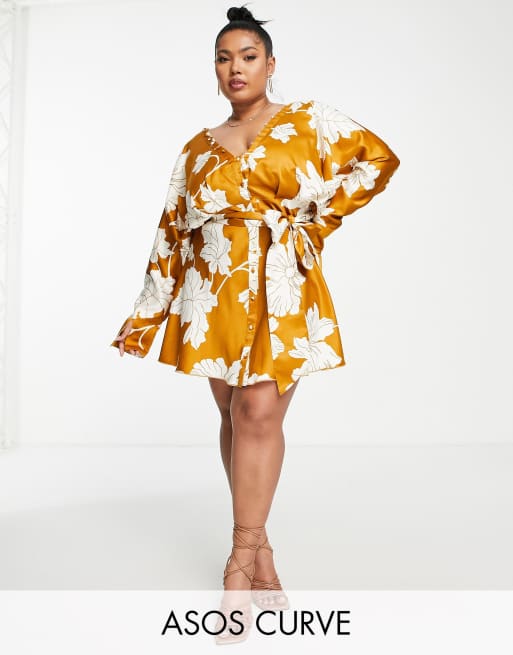 ASOS DESIGN Curve – Musztardowa sukienka mini w kwiatowy wzór z nietoperzowymi rękawami, zapięciem na guziki i wiązaniem z przodu 