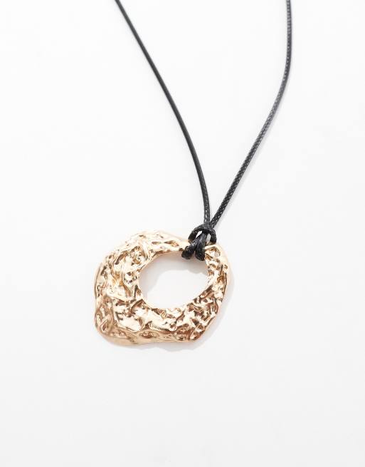 ASOS DESIGN Curve necklace with cord and hammered pendant design in gold tone, 3 of 4