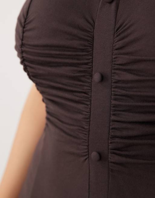 ASOS DESIGN Curve - Nette jurk met knopen aan de voorkant en gerimpelde taille in chocoladebruin, 3 van 4