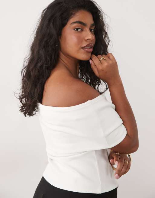 ASOS DESIGN Curve – Oberteil aus kompakter Baumwolle in Cremeweiß mit Carmen-Ausschnitt, 3 von 4
