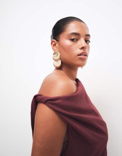 ASOS DESIGN Curve – Oberteil aus Leinenmix in Burgunderrot mit verdrehtem Träger, 3 von 8