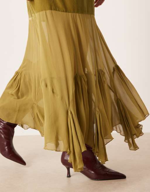 ASOS DESIGN Curve – Olivgrön maxiklänning i sammet med sänkt midja och skir, klockad kjol, 3 av 4