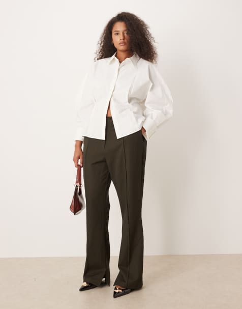 ASOS DESIGN Curve – Olivgröna, figursydda och utsvängda byxor med dekorativ söm och fållslits - view 1