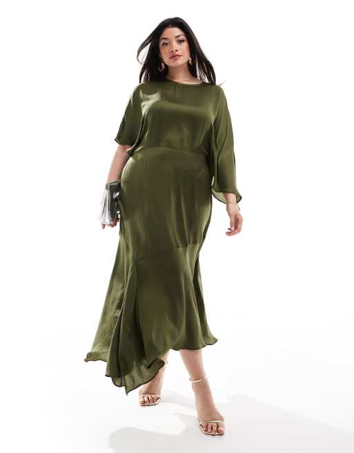 ASOS DESIGN Curve – Oliwkowozielona satynowa sukienka midi z asymetrycznym dołem i zwiewnymi rękawami