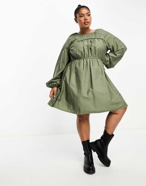 ASOS DESIGN Curve – Oliwkowozielona sukienka mini z bawełnianej popeliny z marszczonym biustem