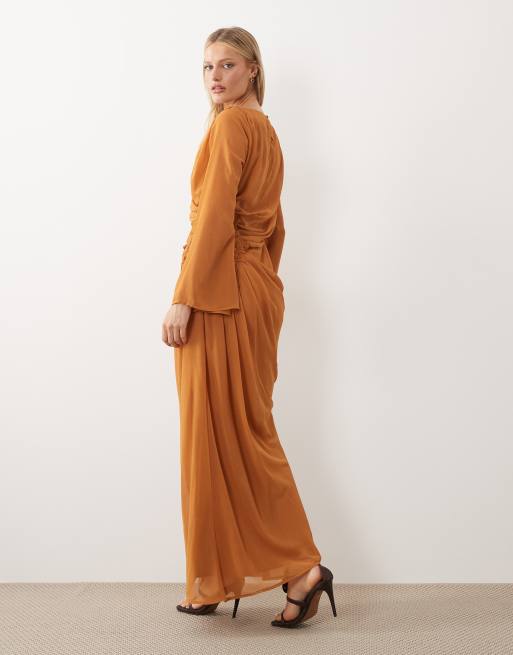  ASOS DESIGN Curve – Orange maxiklänning i chiffong med 3D-broderade blommor på höften, 4 av 4