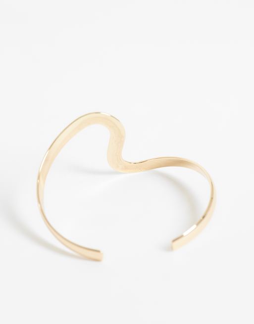 ASOS DESIGN Curve – Otwarta falowana bransoleta w kolorze złotym, 3 z 3