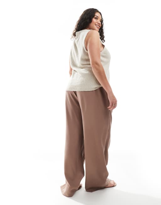ASOS DESIGN Curve – Oversize-Schlupfhose in Mokka mit eingesetzter Stoffbahn und Faltendetails, 4 von 5