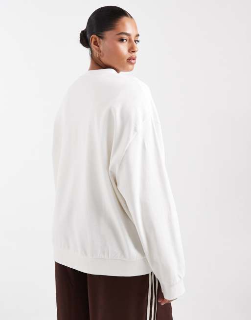 ASOS DESIGN Curve – Oversize-Sweatshirt in Cremeweiß mit „Pilates Studios“-Print, 2 von 4