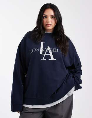 ASOS DESIGN Curve - Oversize-Sweatshirt in Marineblau mit „LA"-Textgrafik