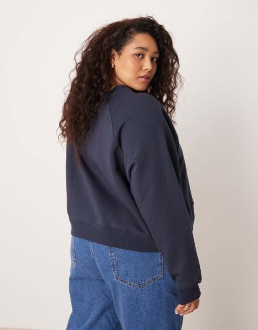 ASOS DESIGN Curve – Oversize-Sweatshirt in Marineblau mit Raglan-Detail und weicher Innenseite, 4 von 4