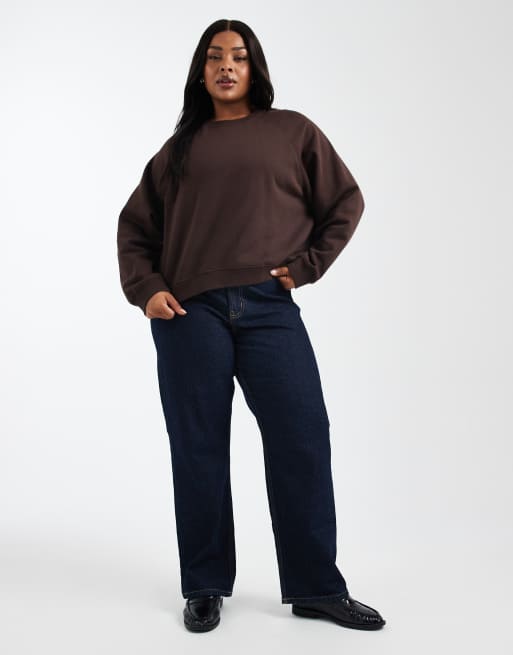 ASOS DESIGN Curve – Oversize-Sweatshirt in Schokobraun mit Raglan-Detail und weicher Innenseite, 3 von 4