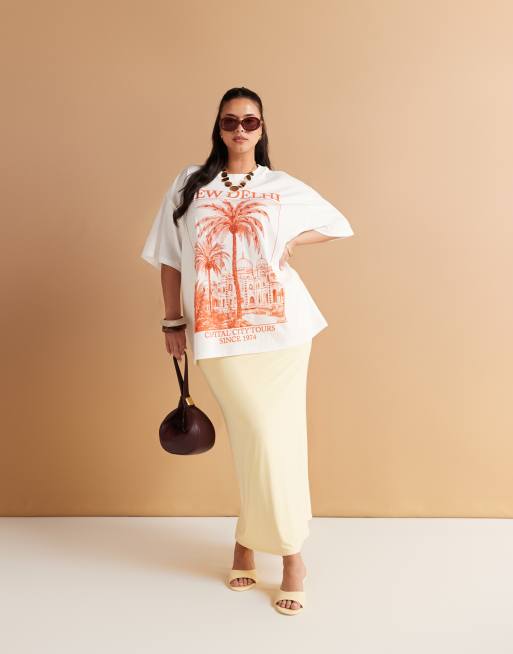 ASOS DESIGN Curve – Oversize-T-Shirt in Cremeweiß mit verziertem „New Delhi“-Print, 3 von 4