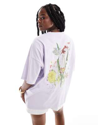 ASOS DESIGN Curve - Oversize-T-Shirt in Flieder mit „Botanical"-Blumenprint auf dem Rücken-Lila