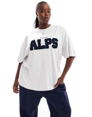 ASOS DESIGN Curve - Oversize-T-Shirt in Kalkgrau mit „Alps"-Logoprint