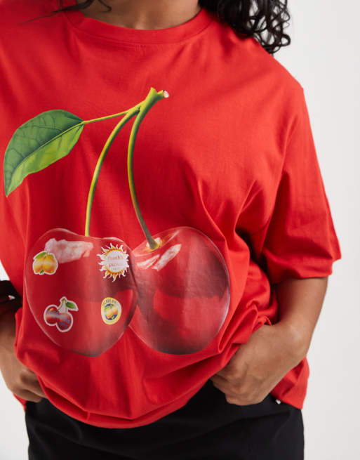 ASOS DESIGN Curve – Oversize-T-Shirt in Rot mit Kirsch-Sticker-Print, 3 von 4