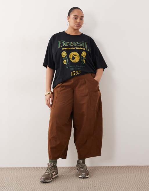 ASOS DESIGN Curve – Oversize-T-Shirt in Schwarz mit „Brazil“-Grafikprint, 2 von 4