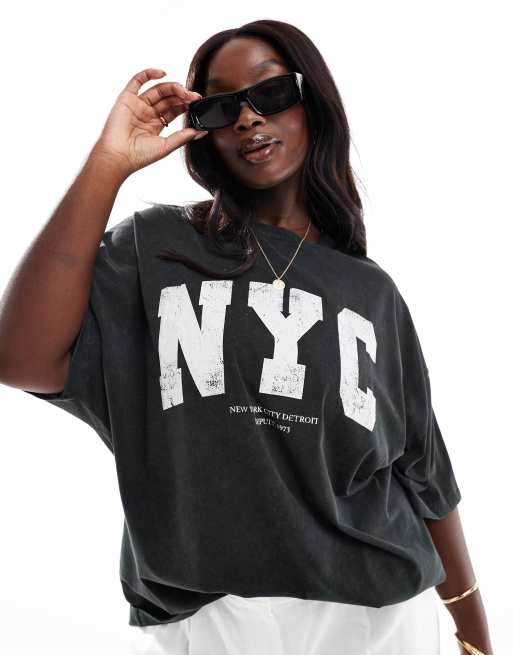 ASOS DESIGN Curve – Oversize-T-Shirt in verwaschenem Anthrazit mit „NYC“-Grafikprint