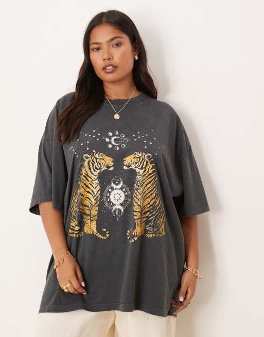 ASOS DESIGN Curve – Oversize-T-Shirt in verwaschenem Anthrazit mit Tiger-Grafikprint