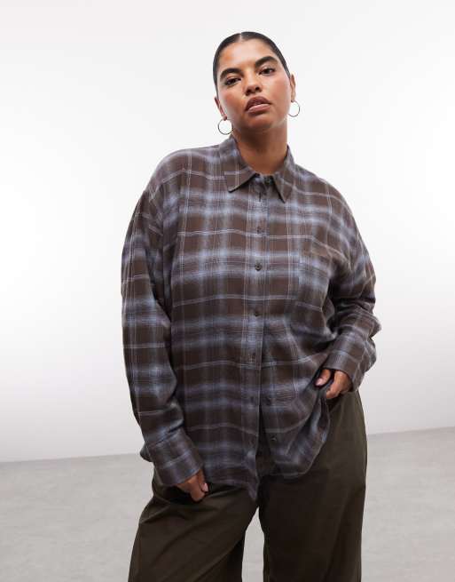 ASOS DESIGN Curve oversized børstet ternet skjorte i brun tern, 3 af 4